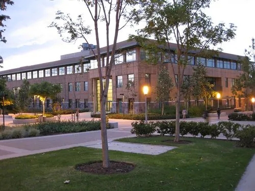 加州大学欧文分校University of California, Irvine(图1)
